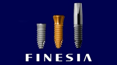 国産インプラントメーカーを使用